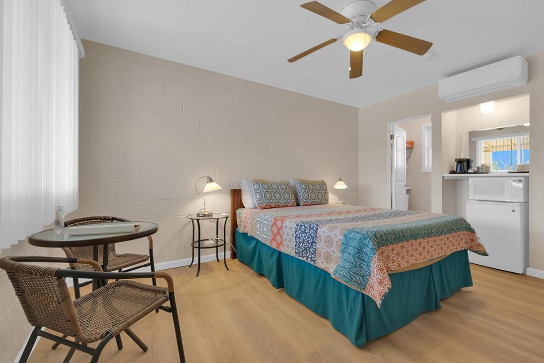 Borrego Springs Motel Hotel *